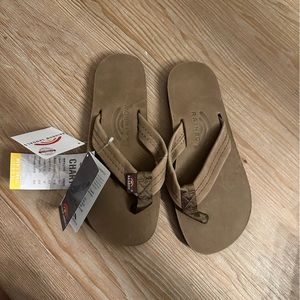 NWT men’s small rainbow sandals